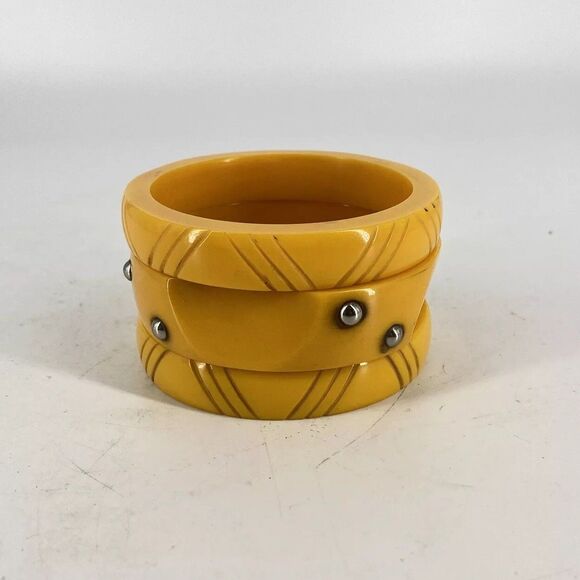 Set of 3 Vintage Butterscotch Bakelite Bangle Bracelets Studs Carved - Picture 1 of 5